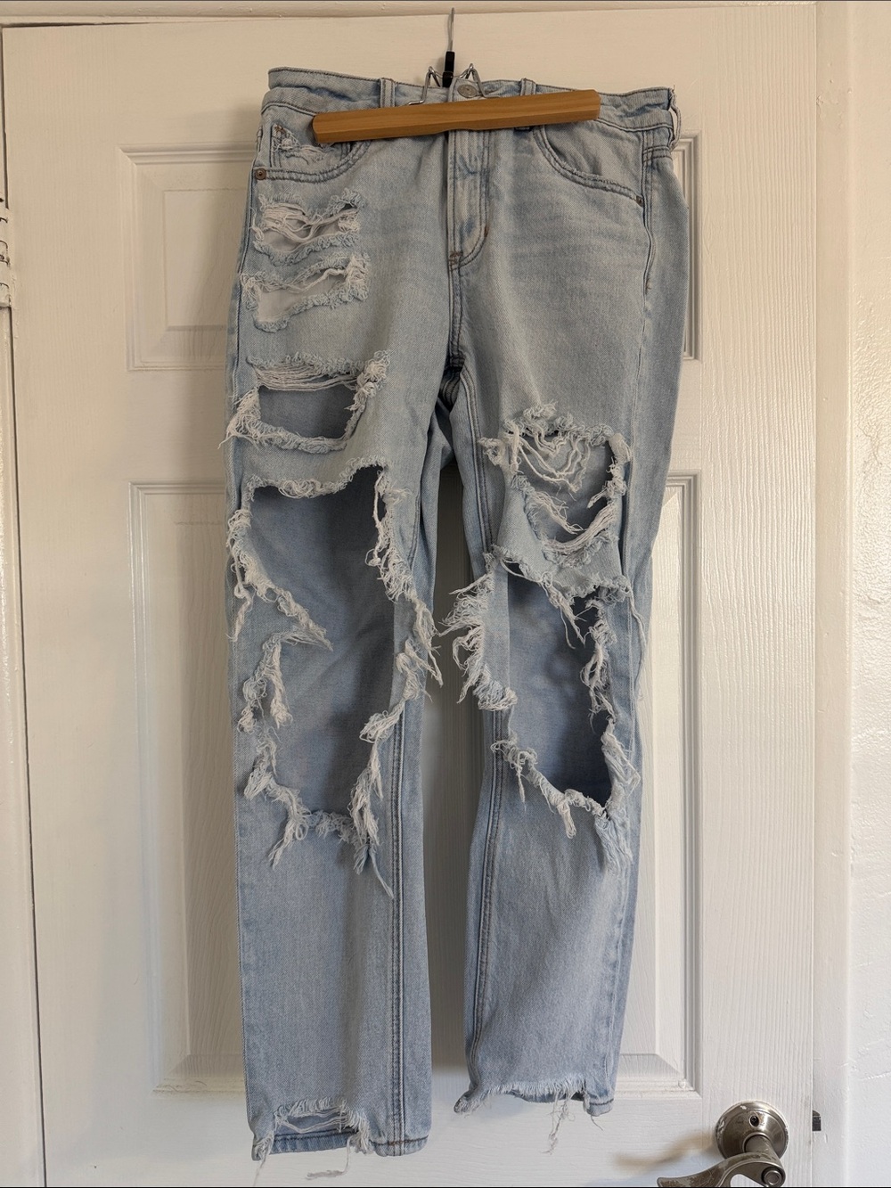 American Eagle Outfitters Light Blue Distressed Straight Leg Jeans